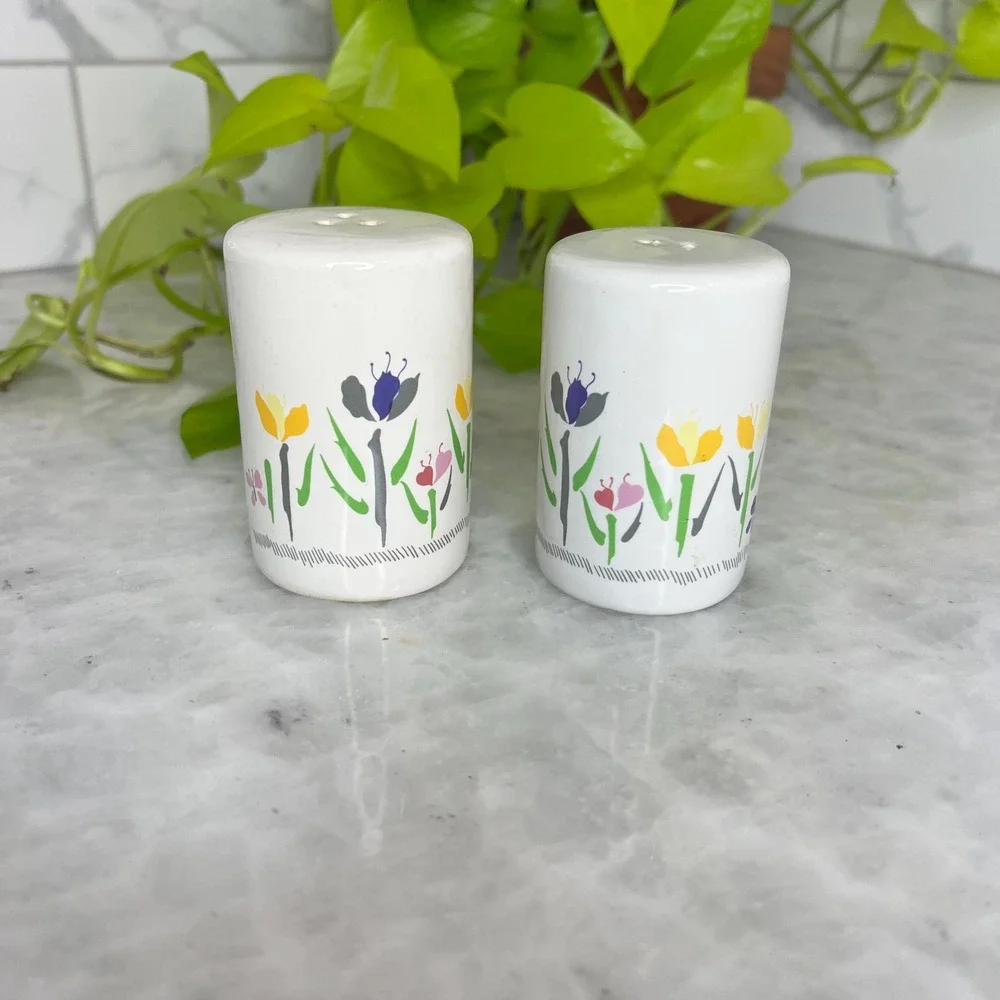 Vintage Tulip Salt and Pepper Shakers Made in Taiwan Mid Century Floral Set